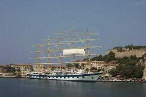 Xtrallusion photo gallery of Italy. Photos, pictures, images and photographs of the Italian Rivieras, the Italian Lakes, the Italian Alps, the Cinque Terre, the Amalfi coast and some of the most beautiful corners of Italy. Plus photos of Italian cities such as Pisa, Milan, Genoa and Rome.